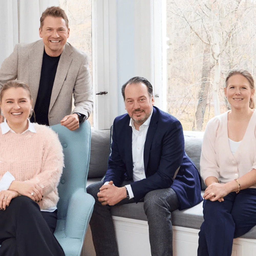 Exklusive Kooperation zwischen FTI Consulting und RLVNT.AI